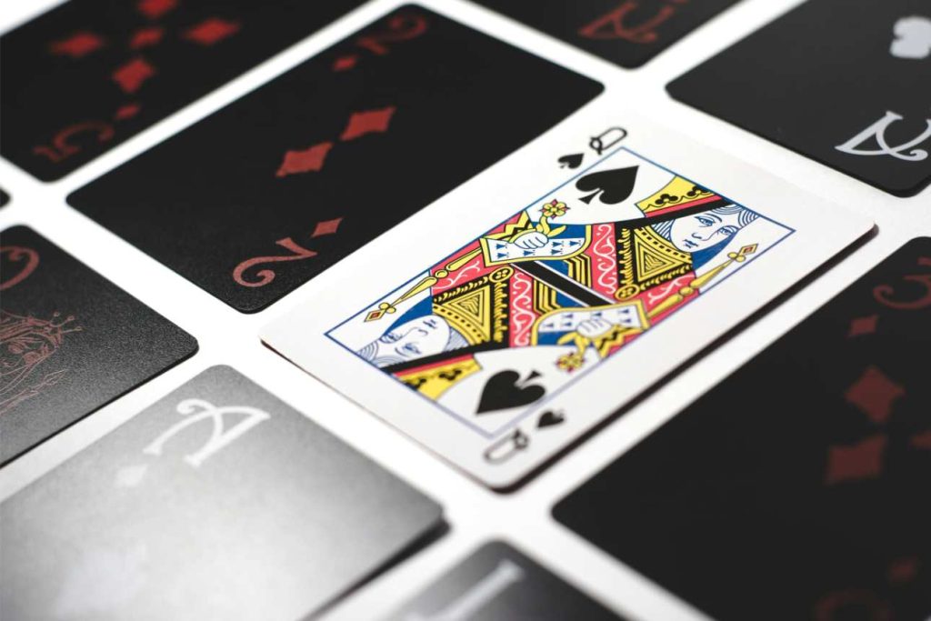 Cartes à jouer sur table