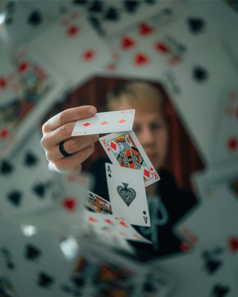 Cartes à jouer en mouvement